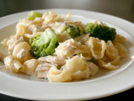 Cheesy-Chicken & Broccoli Ziti