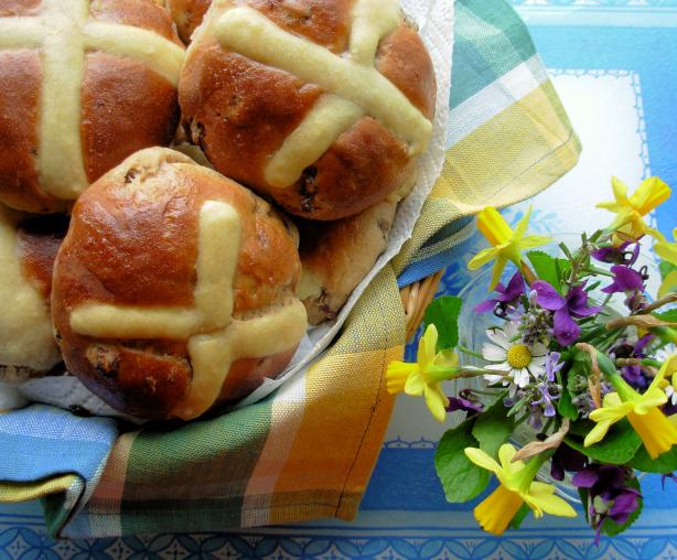 Traditional Fruity And Spiced Hot Cross Buns BreadMaker Recipe