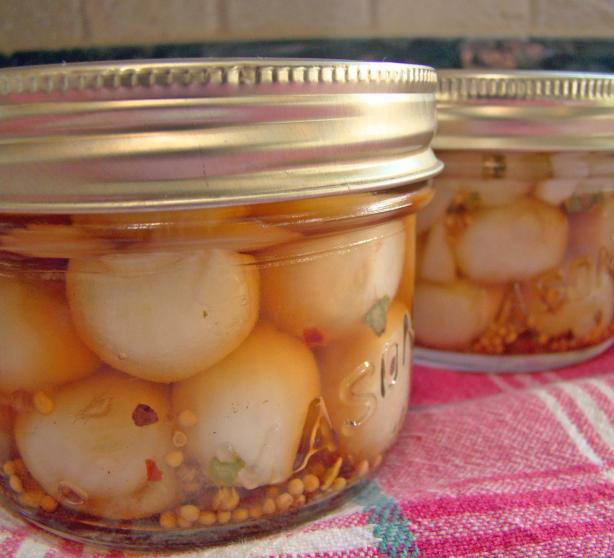Easy And Traditional British Pub Style Pickled Onions Recipe