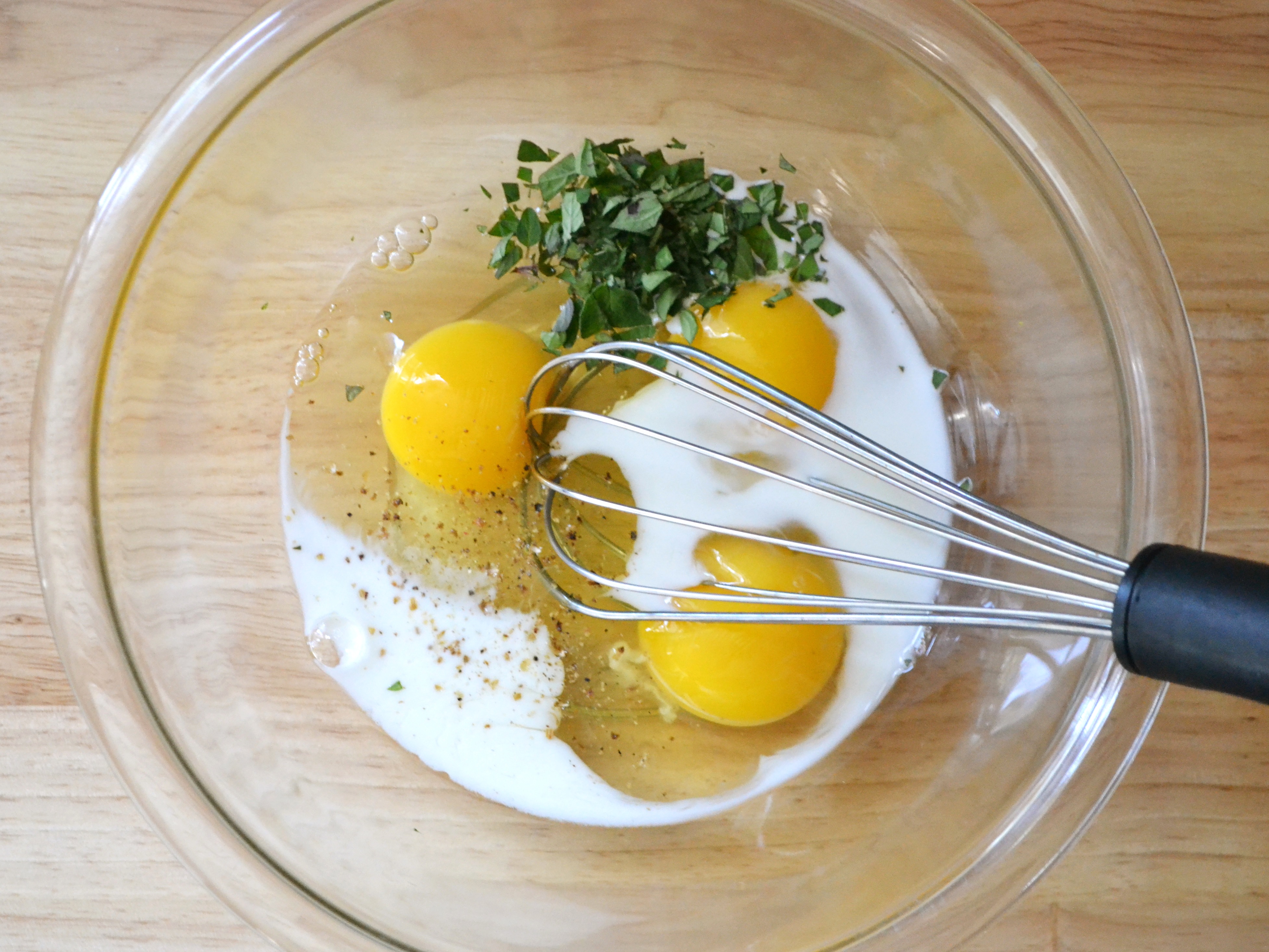 Whisk Eggs with Seasoning