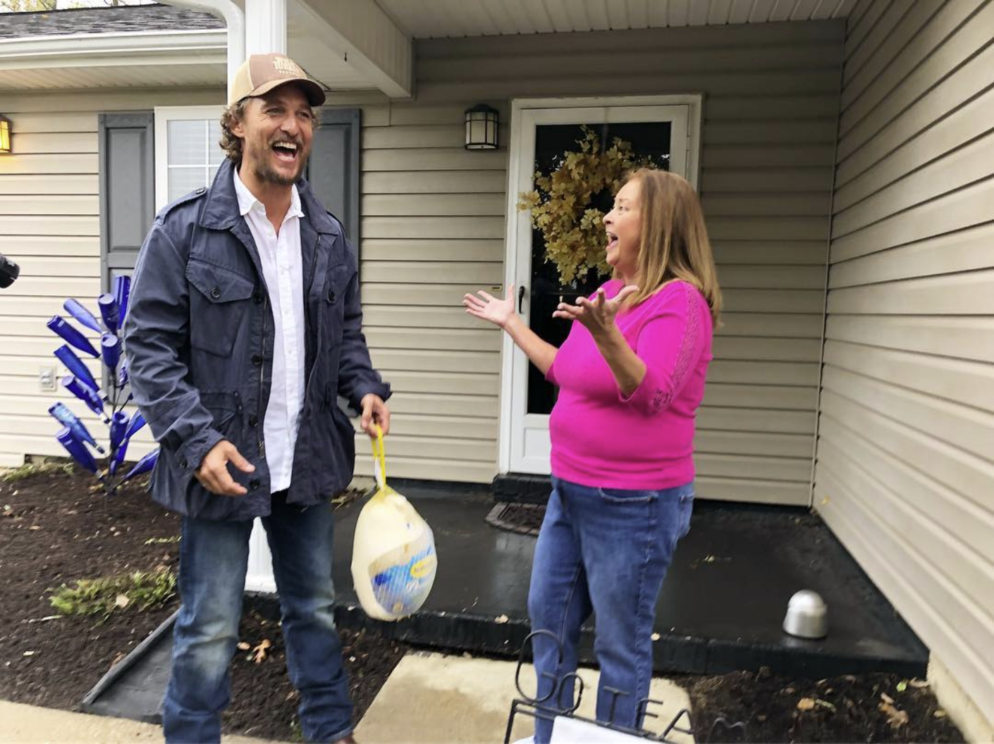 Matthew McConaughey delivers turkeys - Jared Ricardo/Instagram
