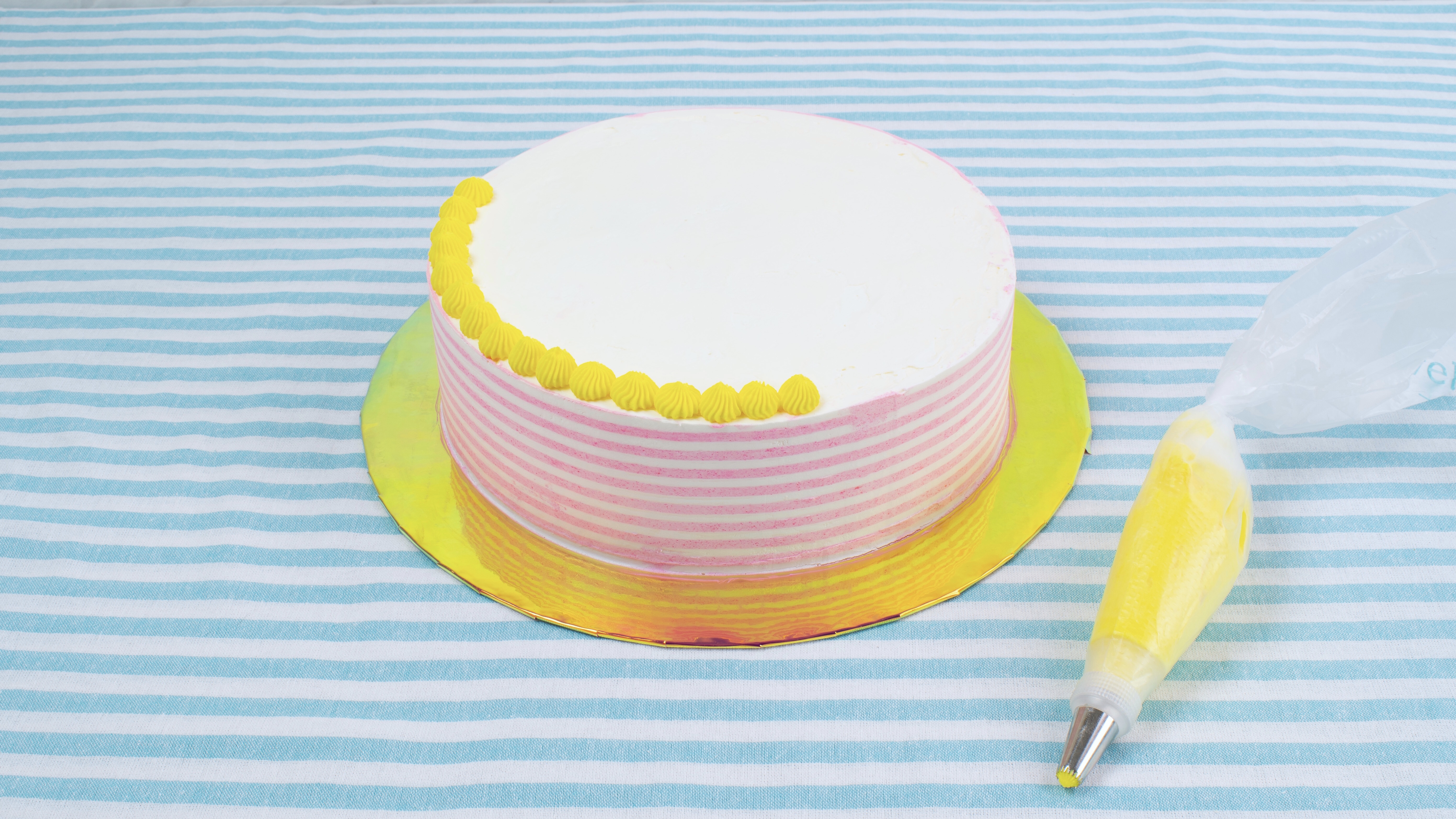 Pipe the Pineapple Border