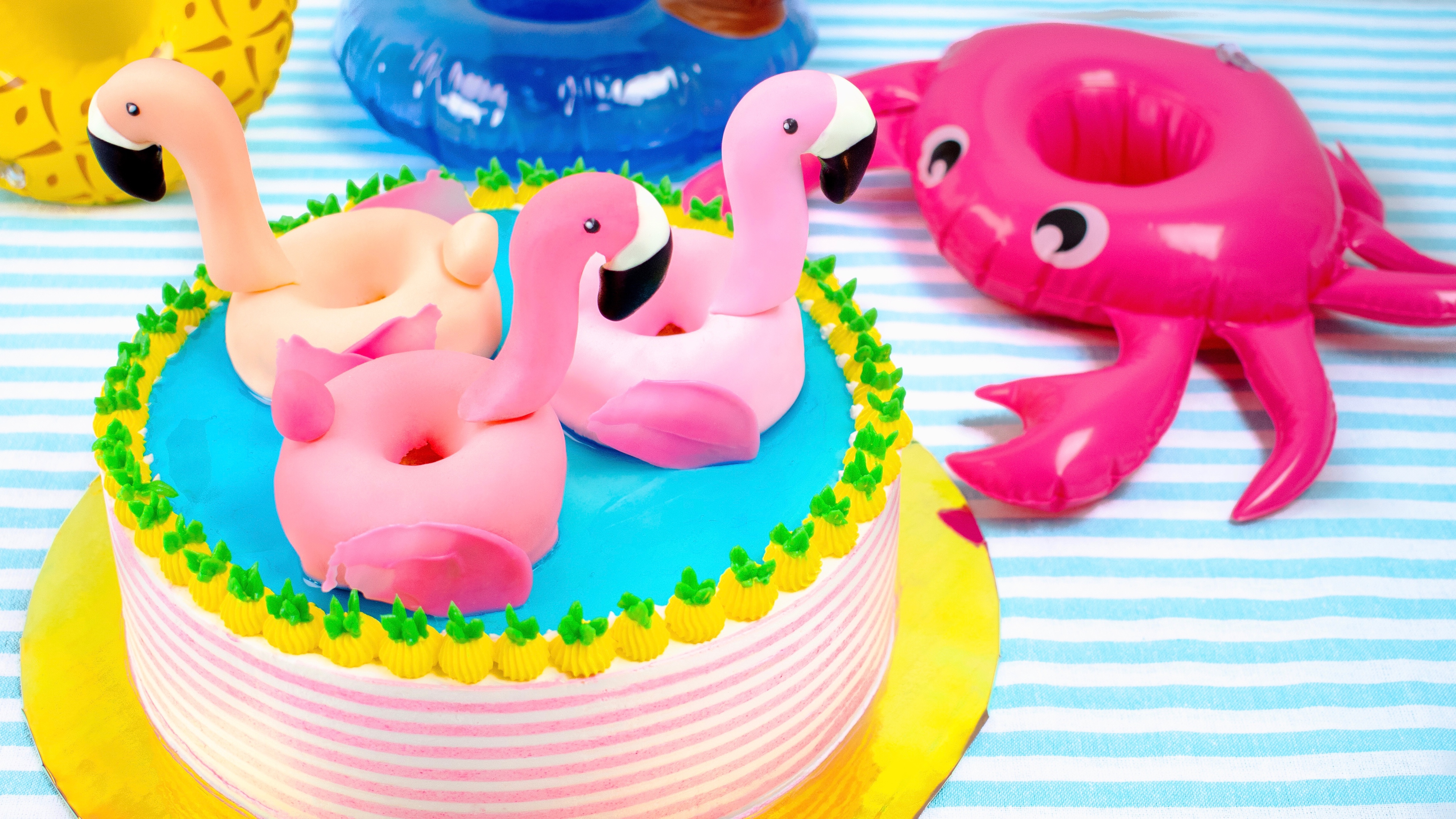 Make A Splash With This Flamingo Pool Float Cake